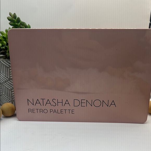 Natasha Denona Retro Eyeshadow Palette - Picture 2 of 9